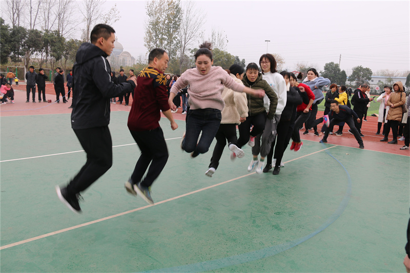 隆重举办第六届教职工运动会