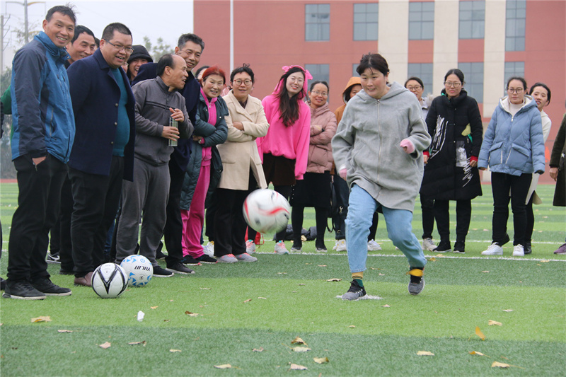 隆重举办第六届教职工运动会