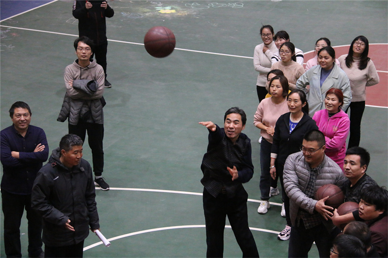 隆重举办第六届教职工运动会