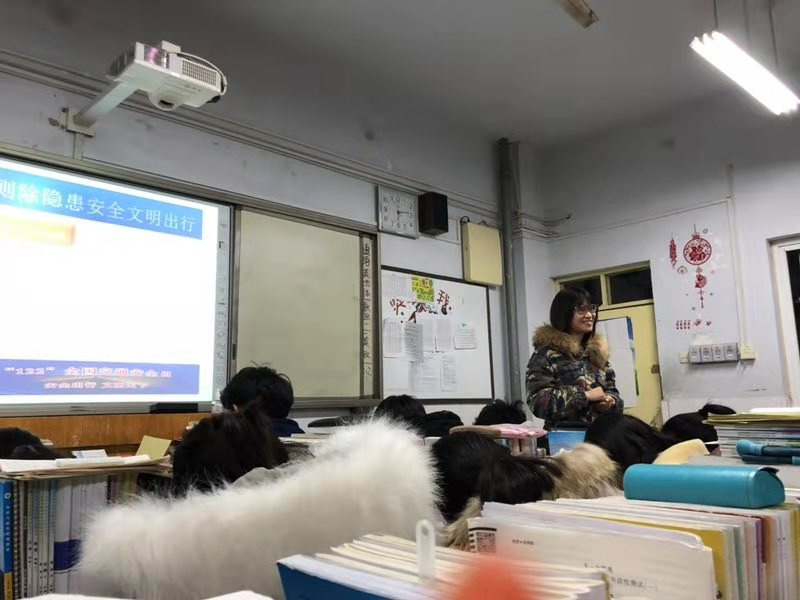 召开“守规则除隐患安全文明出行” 主题班会