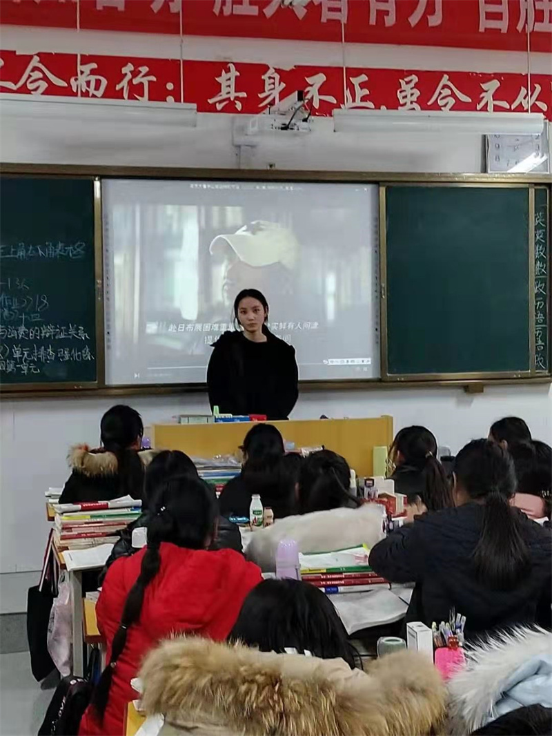 我校召开国家公祭日主题班会