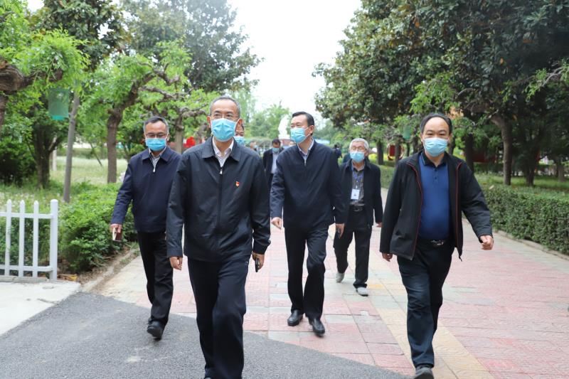 市委常委、宣传部长、市政府党组成员王少青一行莅临我校视察学生返校复学情况