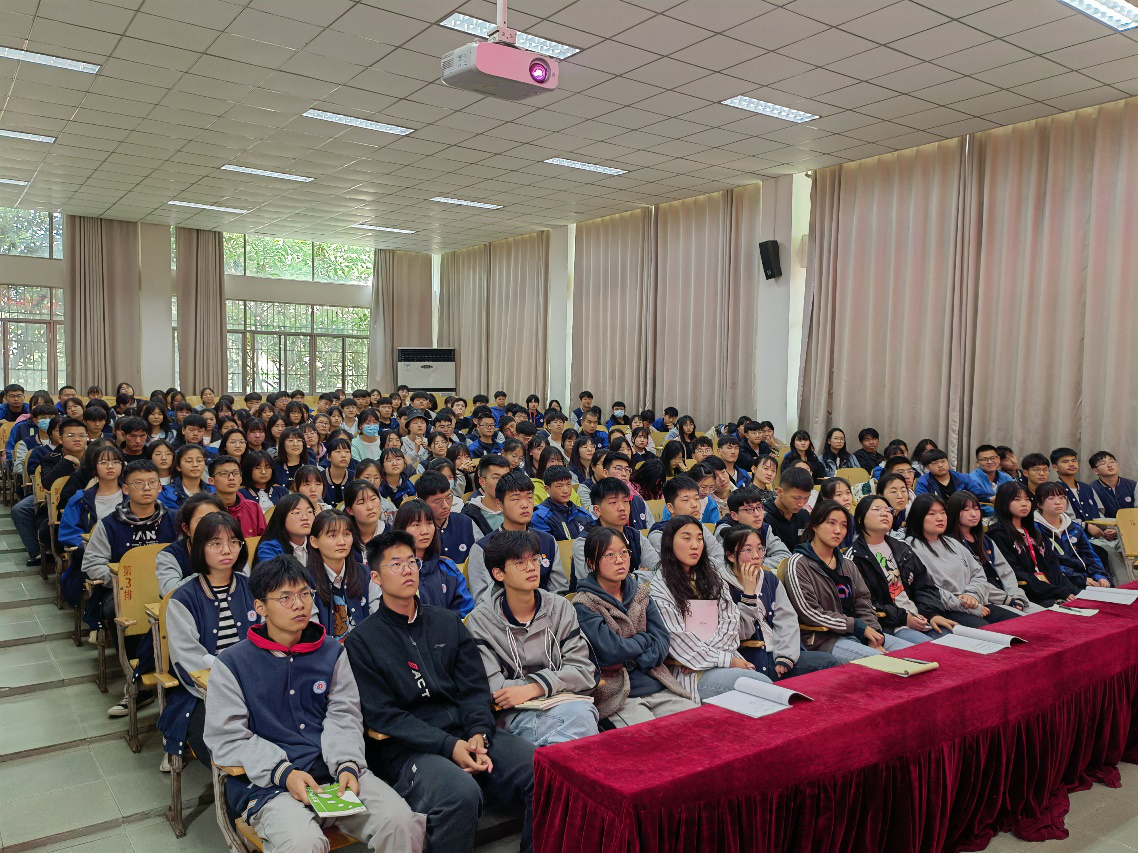 我校团委组织观看纪念“五四运动”102周年云团课