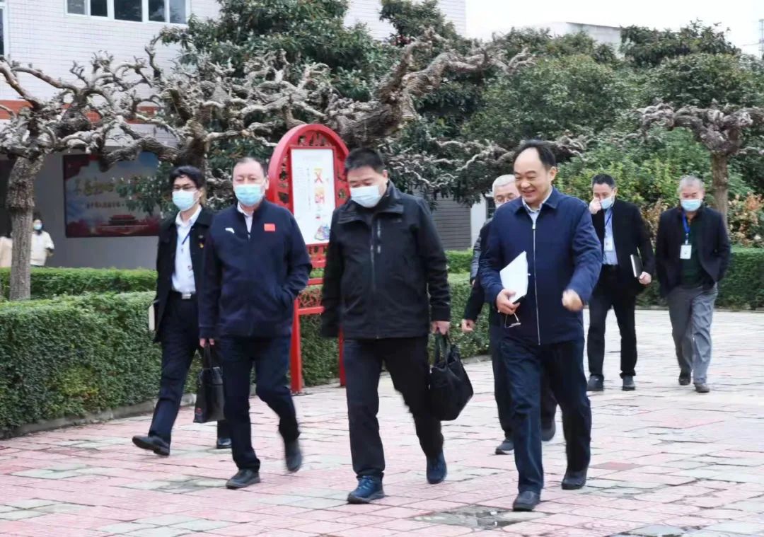 市教体局考核组对我校领导班子、班子成员进行2021年度考核