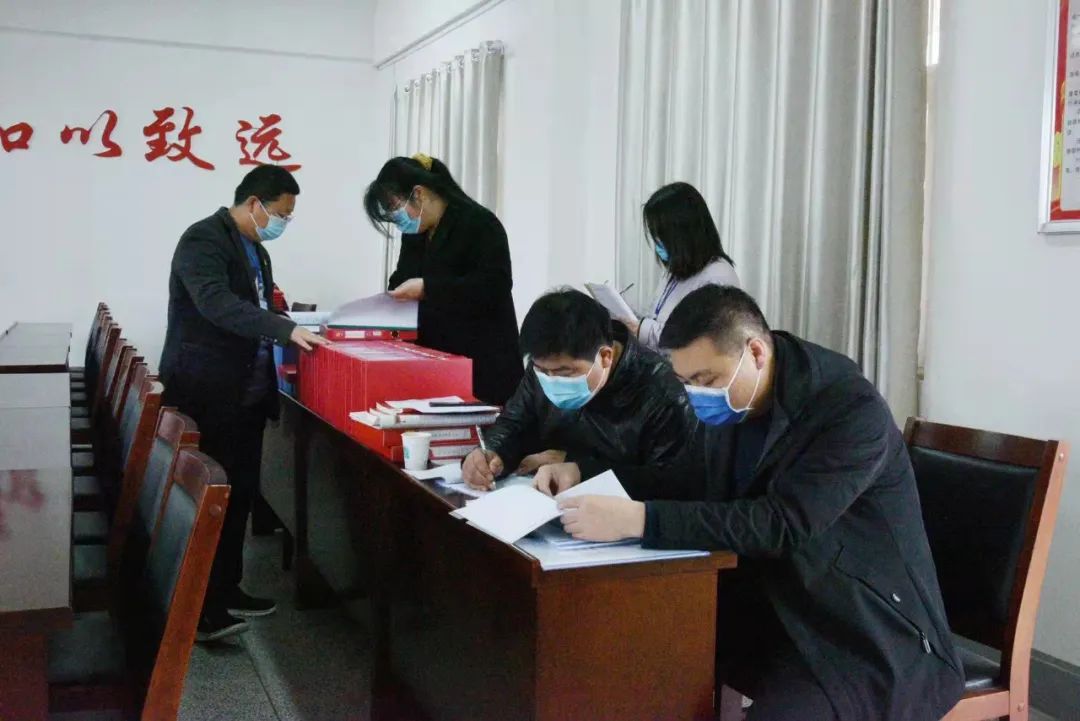 市教体局考核组对我校领导班子、班子成员进行2021年度考核