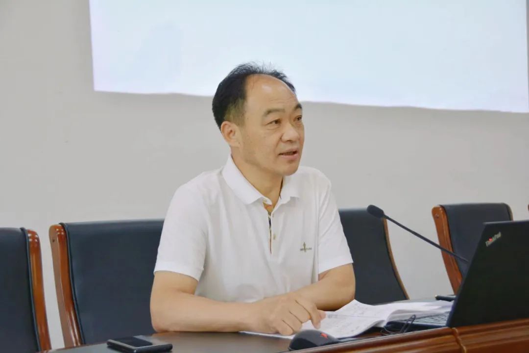我校召开“青蓝工程”听评课反馈会