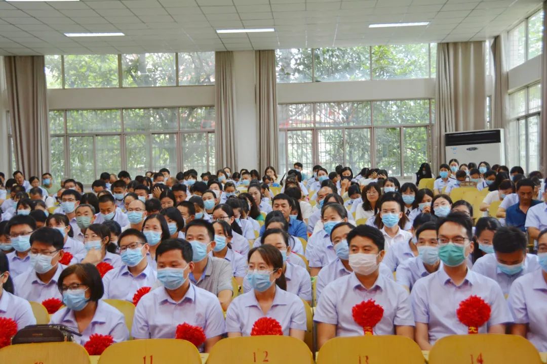 迎接党的二十大,培根铸魂育新人——周口恒大中学召开庆祝第38个教师节暨表彰大会