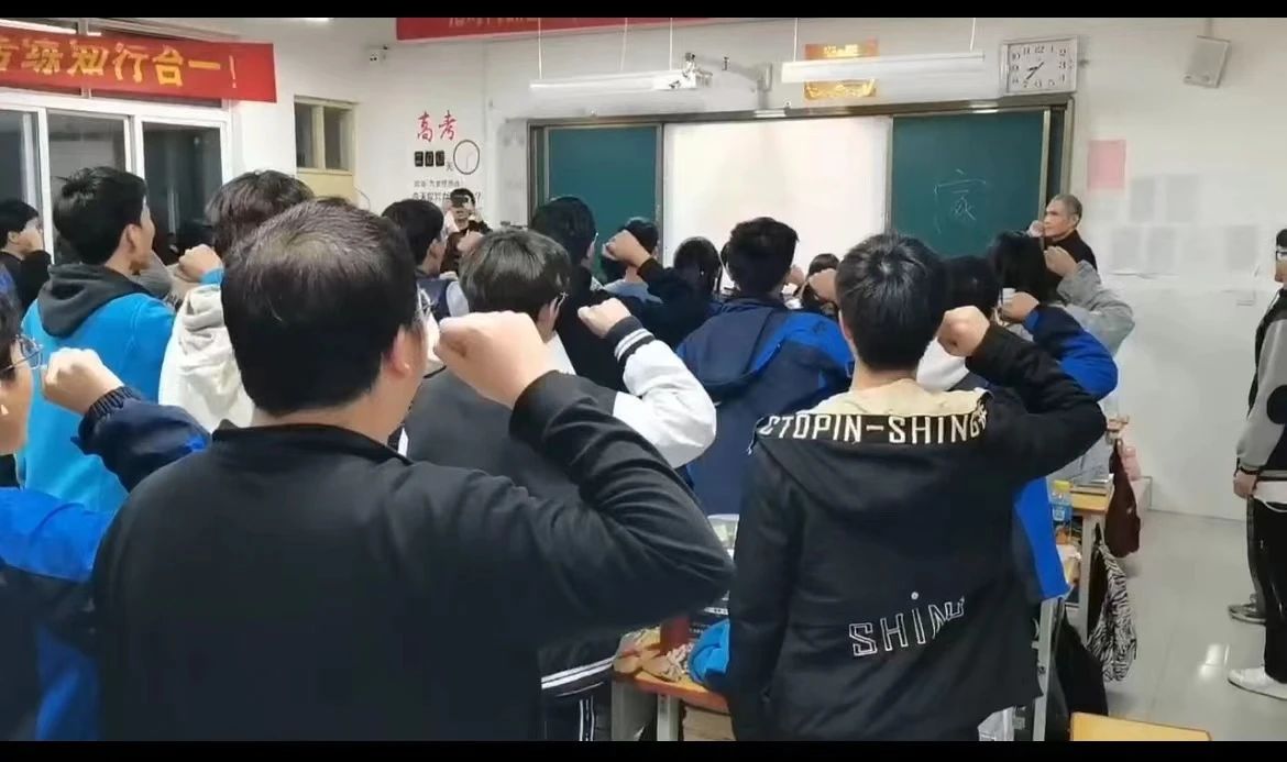 我校高三年级召开倒计时200天主题班会
