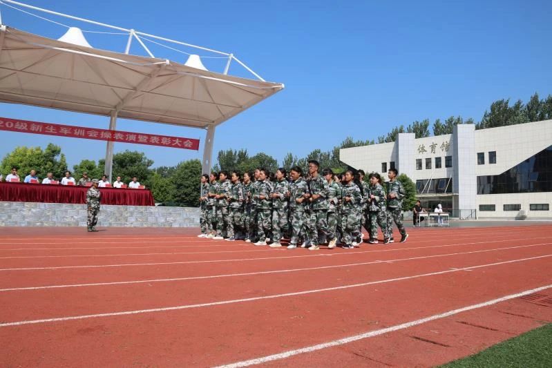 热烈祝贺我校荣获“全国国防教育示范学校”称号