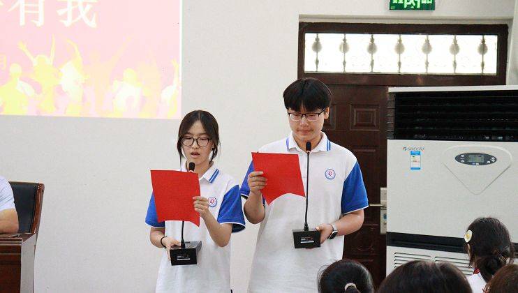 我校举办2022级学生十八岁成人礼仪式