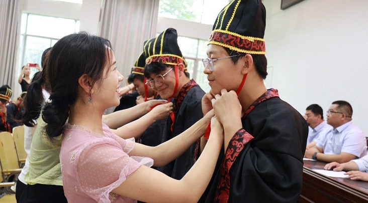 我校举办2022级学生十八岁成人礼仪式