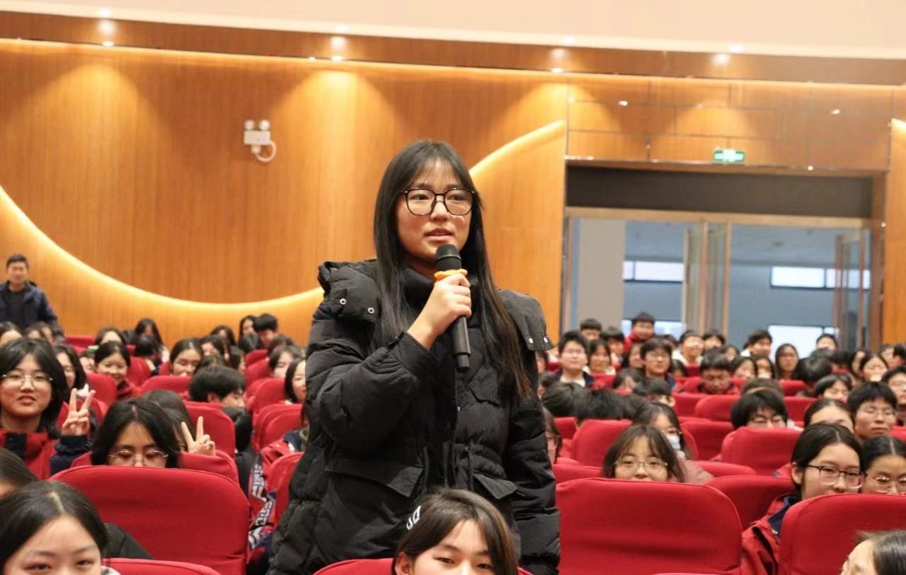 著名作家墨白走进周口恒大中学师生见面会